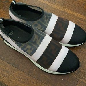 Fendi women shoes Only wore it once too small size 39.5 1/2